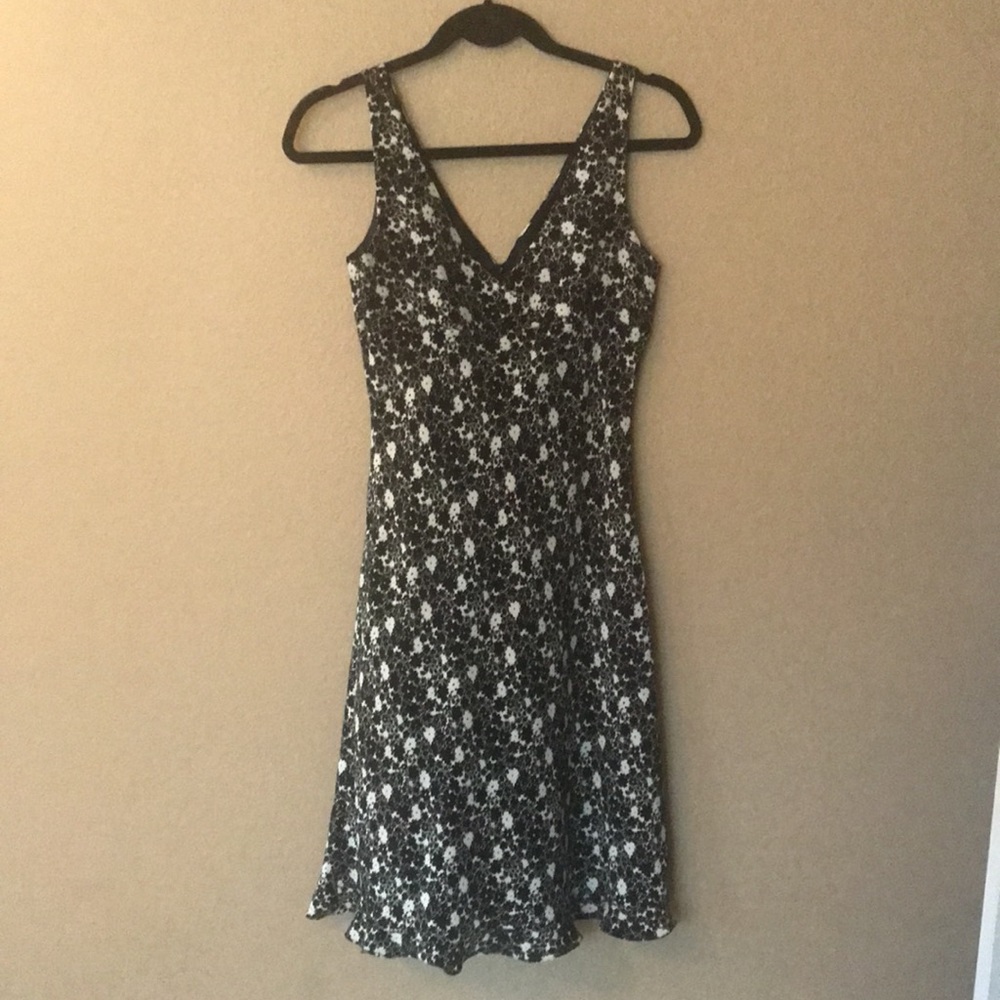Express Dress - Picture 2 of 4